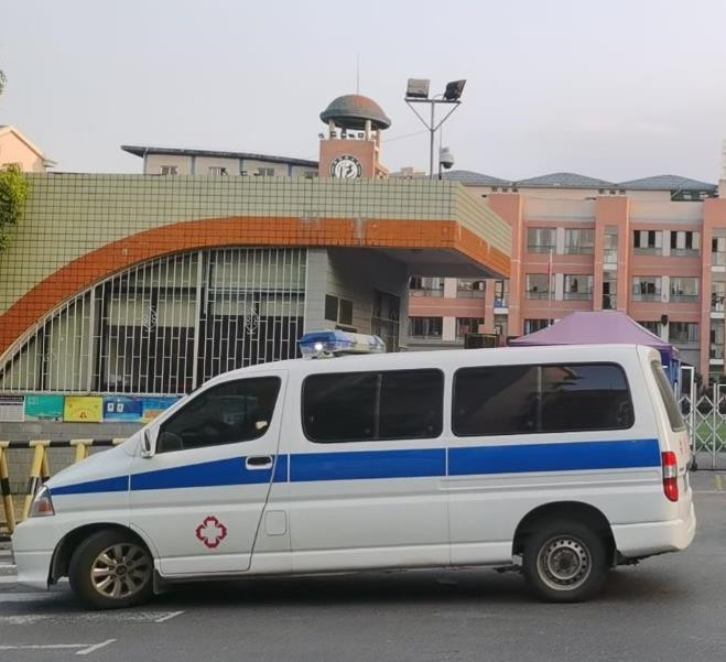 阿克塞救护车出租护送骨折病人一公里多少钱